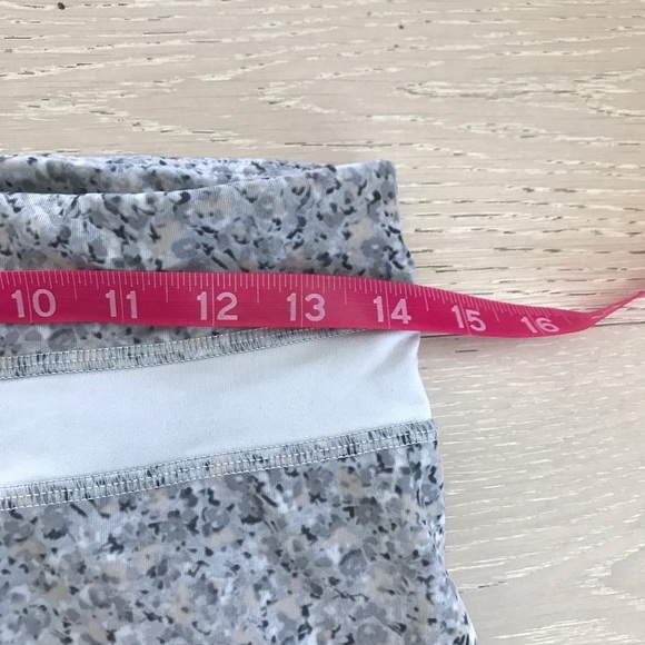 Lululemon run inspire crop 11 sz 6 - Picture 5 of 9